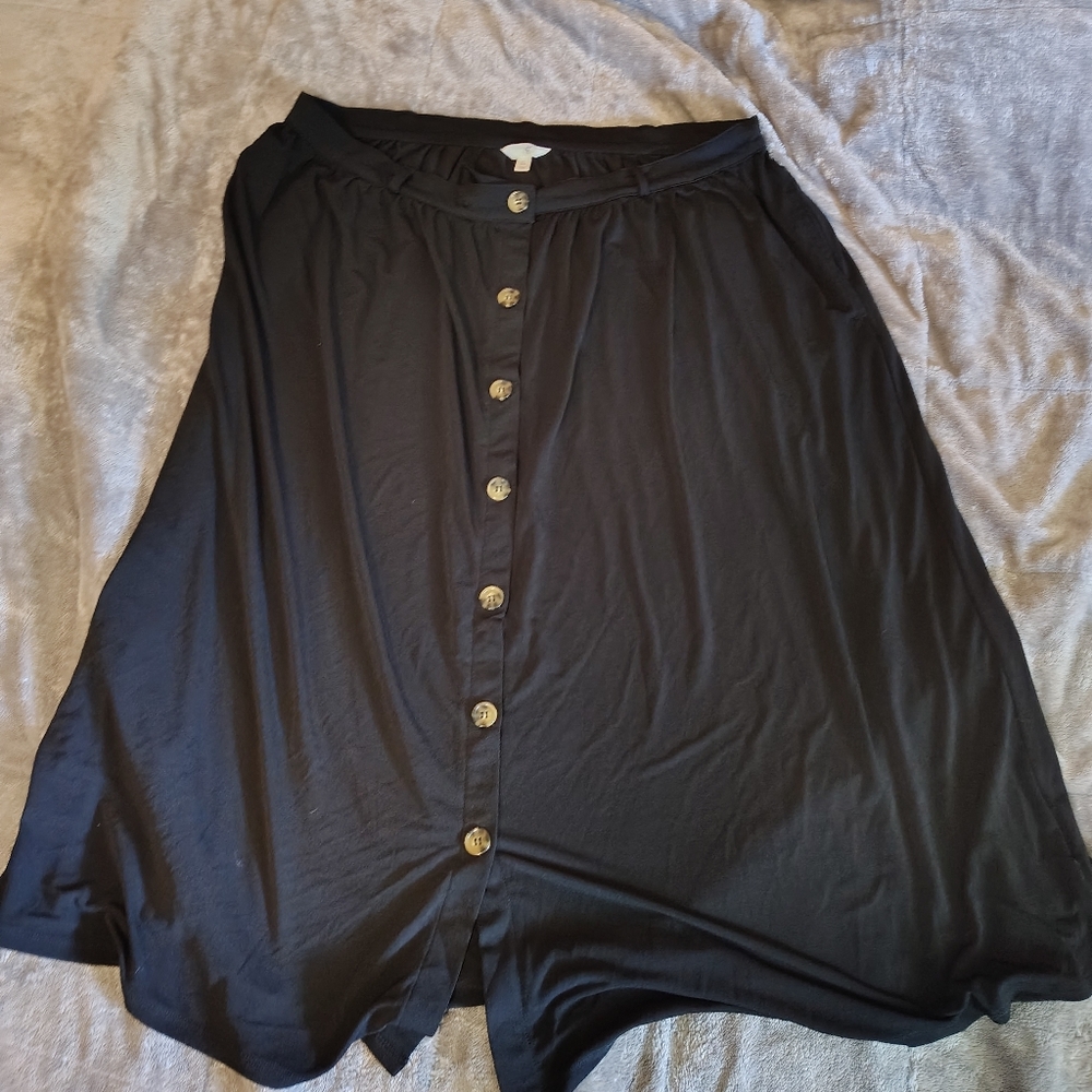 Terra & Sky Black Button-Front Midi Skirt